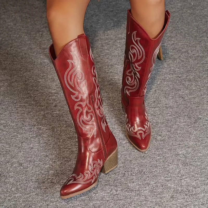 Modne damskie kowbojki z haftem boho, ze średnim obcasem, styl casual.