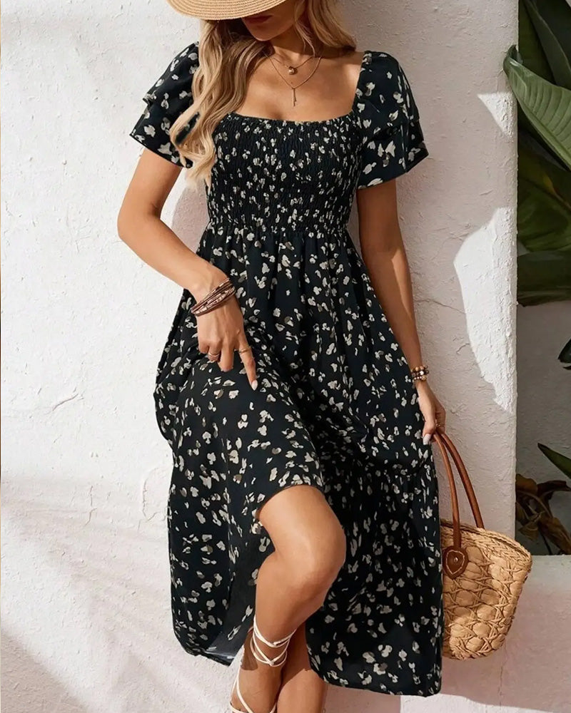Modna sukienka midi damska z falbanami i kwadratowym dekoltem. A-linia, z printem, elegancka na lato.
