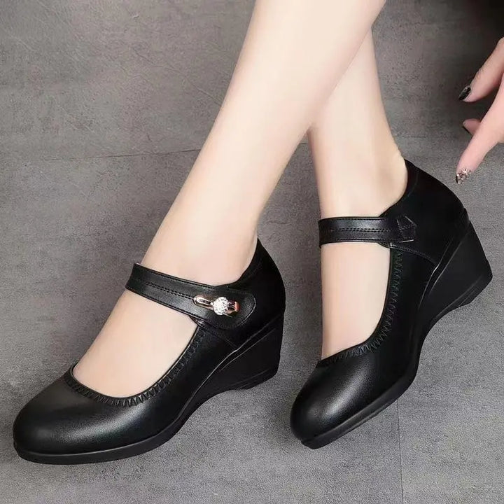 Wygodne damskie buty Mary Jane na stabilnym koturnie, klasyczne czarne obuwie do biura i na wyjścia.