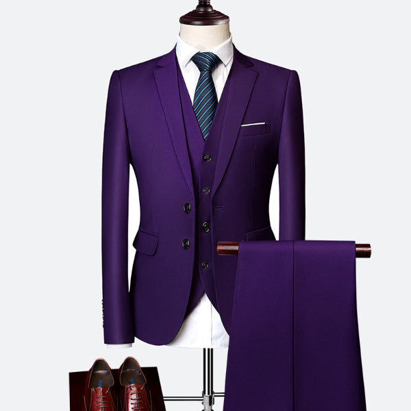 Uniwersalny garnitur męski slim fit trzyczęściowy. Perfekcyjny na ślub, bal, biznes. Klasyczna elegancja.
