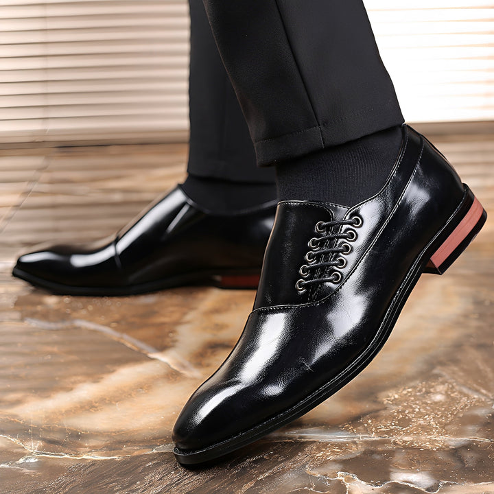 Klasyczne brązowe buty biznesowe męskie, idealne do biura i stylizacji smart casual.