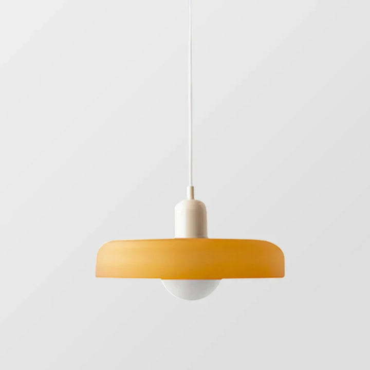 Elegancka lampa wisząca z efektem marmuru, do salonu.