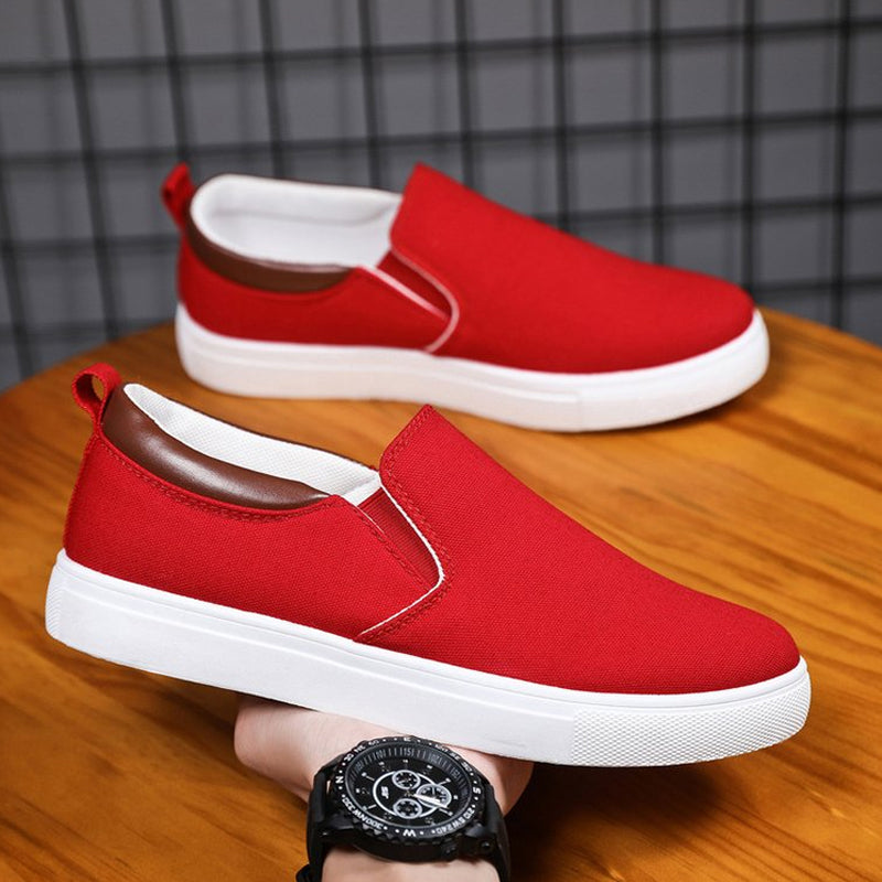 Komfortowe buty męskie slip-on Lennard z płótna, zapewniające wsparcie i wygodę dla stóp.