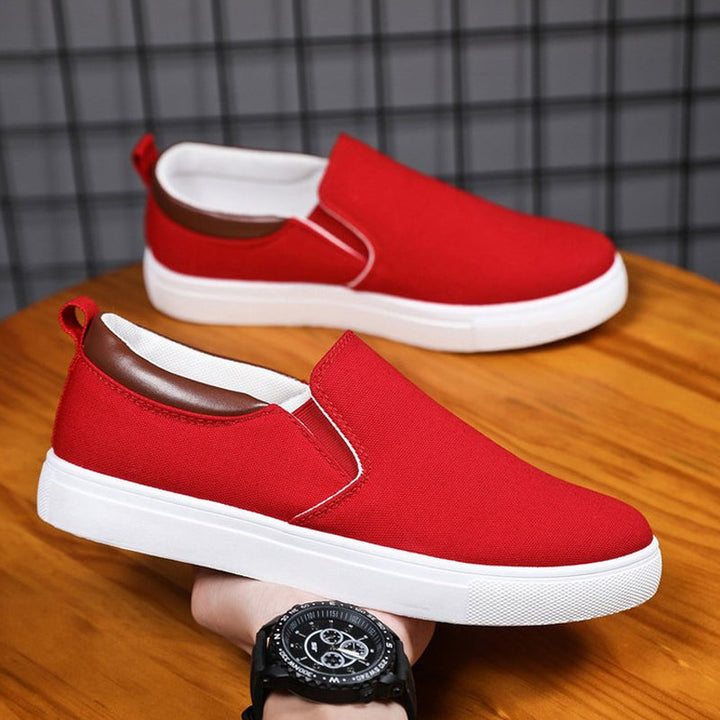 Komfortowe buty męskie slip-on Lennard z płótna, zapewniające wsparcie i wygodę dla stóp.