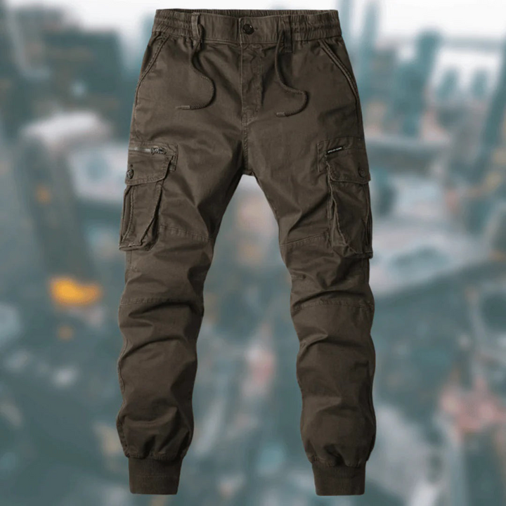 Uniwersalne męskie spodnie jogger cargo, idealne na co dzień, casualowy styl. Luźny krój.