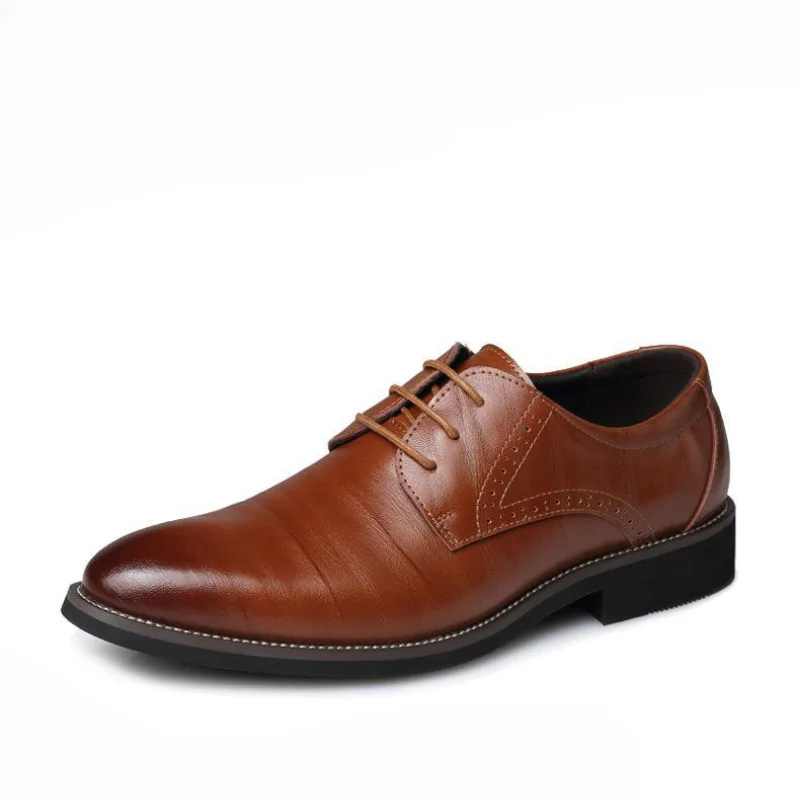 Stylowe męskie buty oxford. Czarne, ponadczasowe obuwie formalne, solidne i trwałe, idealne dla eleganckiego mężczyzny.