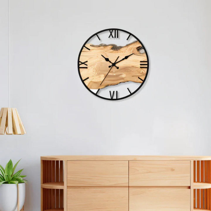 Czarny, elegancki zegar ścienny Hoopie. Nowoczesny design, idealny do domu i biura, kwarcowy.