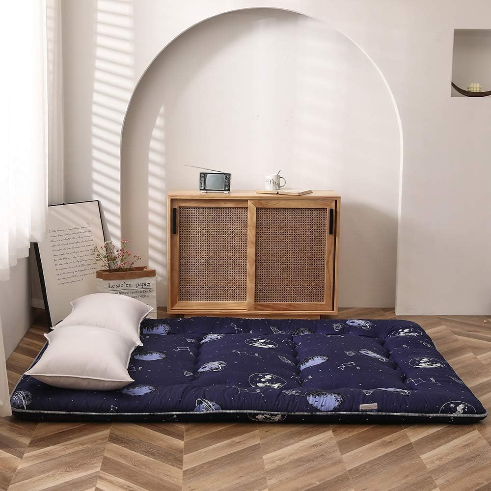 Futon Arivon, materac z pianką pamięciową, składany, styl japoński dla komfortu.