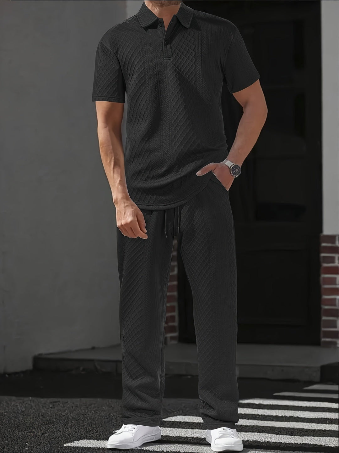 Męski zestaw polo na lato: lekka koszulka z krótkim rękawem i spodnie, perfekcyjny do casualowych stylizacji.