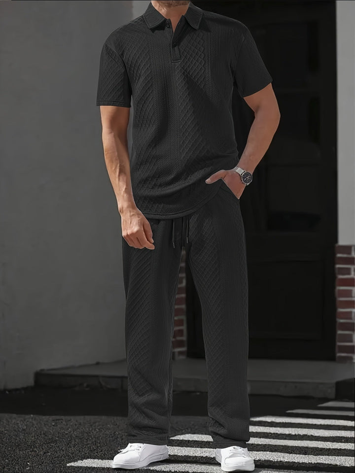 Męski zestaw polo na lato: lekka koszulka z krótkim rękawem i spodnie, perfekcyjny do casualowych stylizacji.