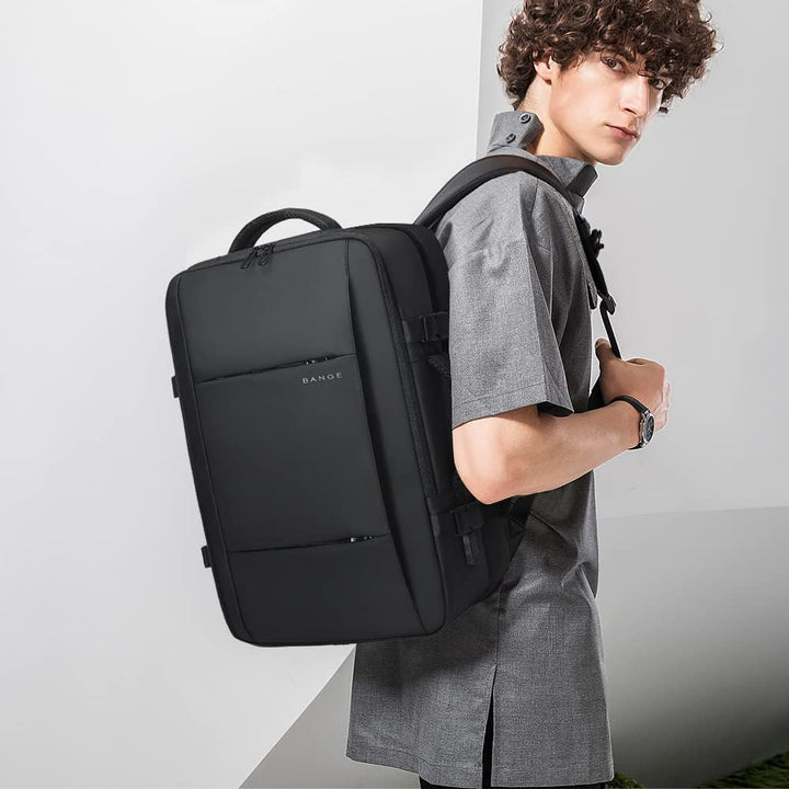 Uniwersalny plecak rozszerzalny 26-45L, wodoodporny, z dedykowaną komorą na laptopa, unisex.