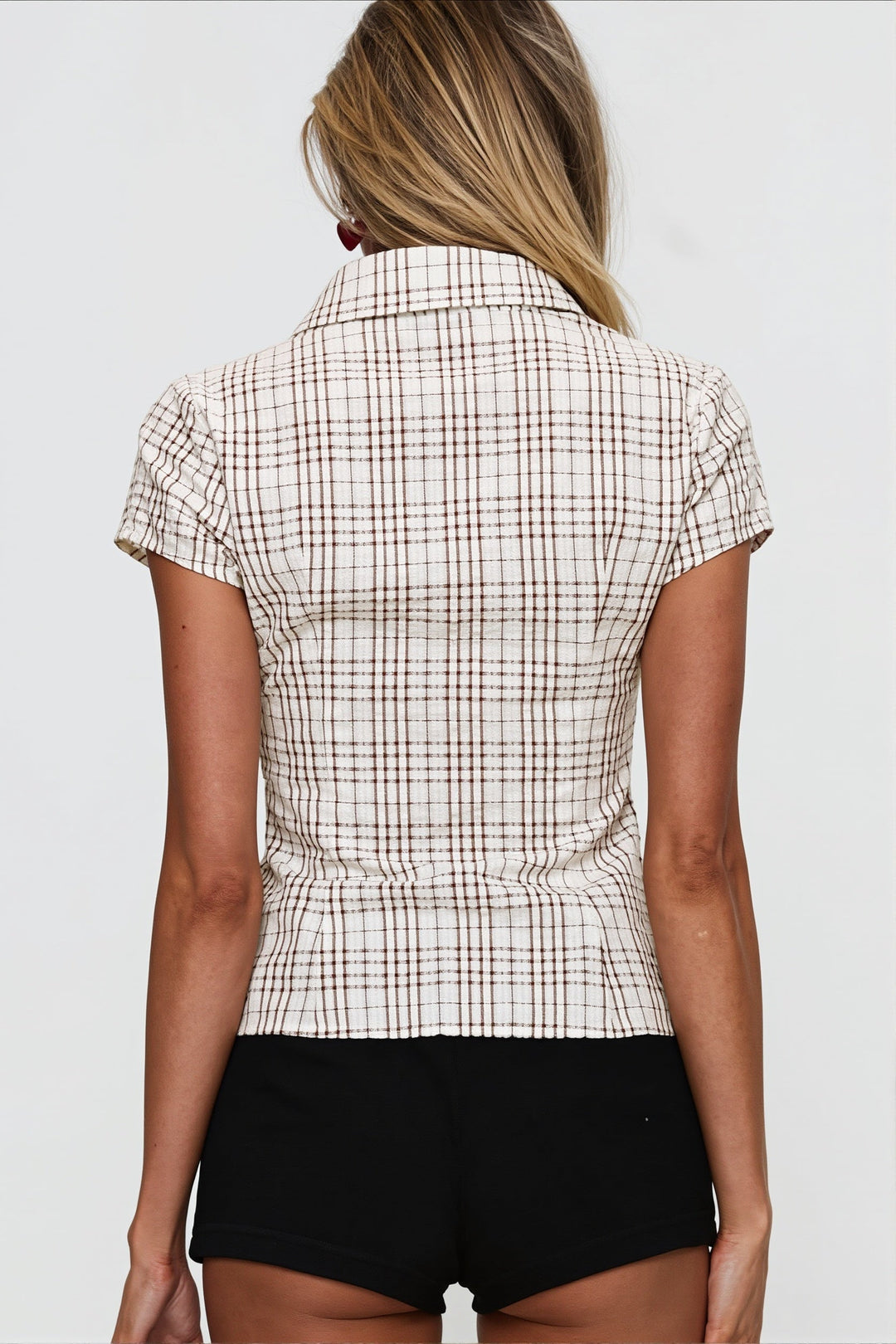 Stylowa damska bluzka polo z marszczeniami, slim fit, idealna na co dzień.
