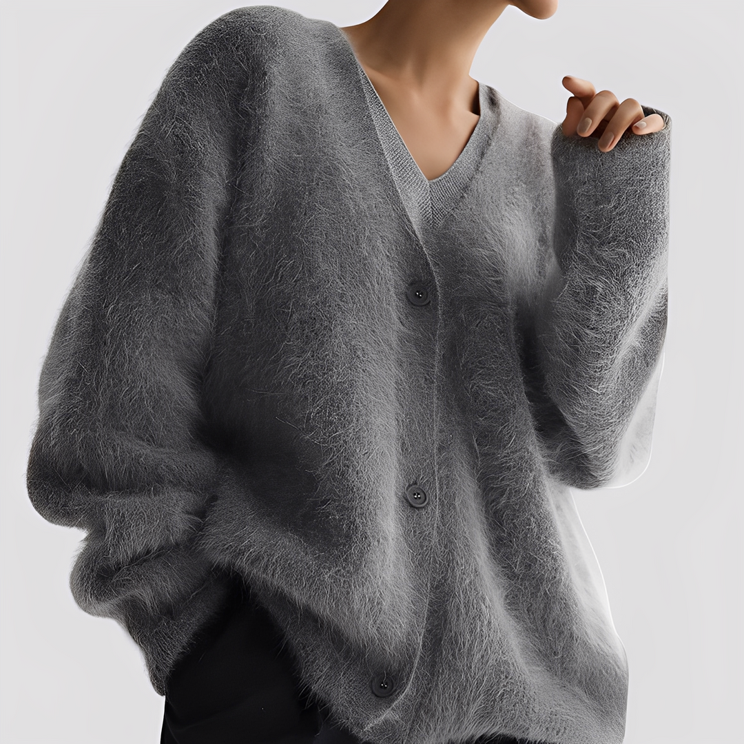 Wygodny sweter damski oversize, idealny na chłodne dni. Ciepły pulower do codziennych, jesienno-zimowych stylizacji.