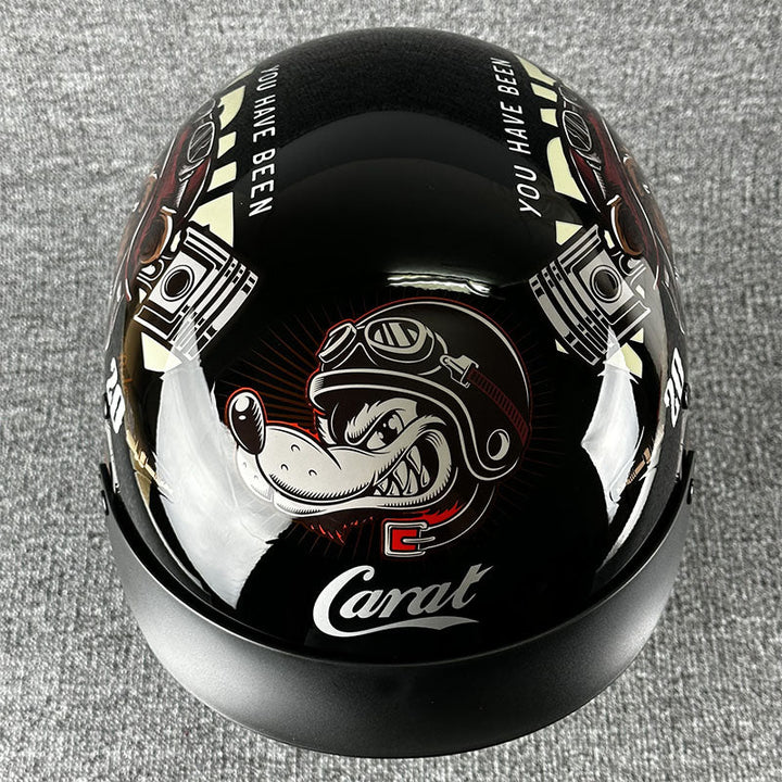Wnętrze kasku motocyklowego z komfortową wyściółką. Kask miejski chopper dla bezpieczeństwa i wygody.