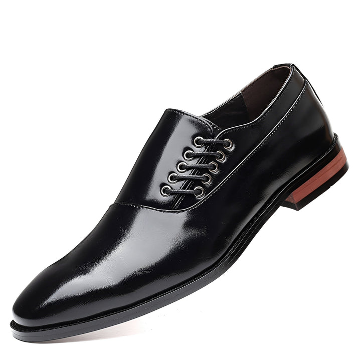 Męskie eleganckie buty, perfekcyjne do garnituru lub stroju smart casual na biznesowe wyjścia.