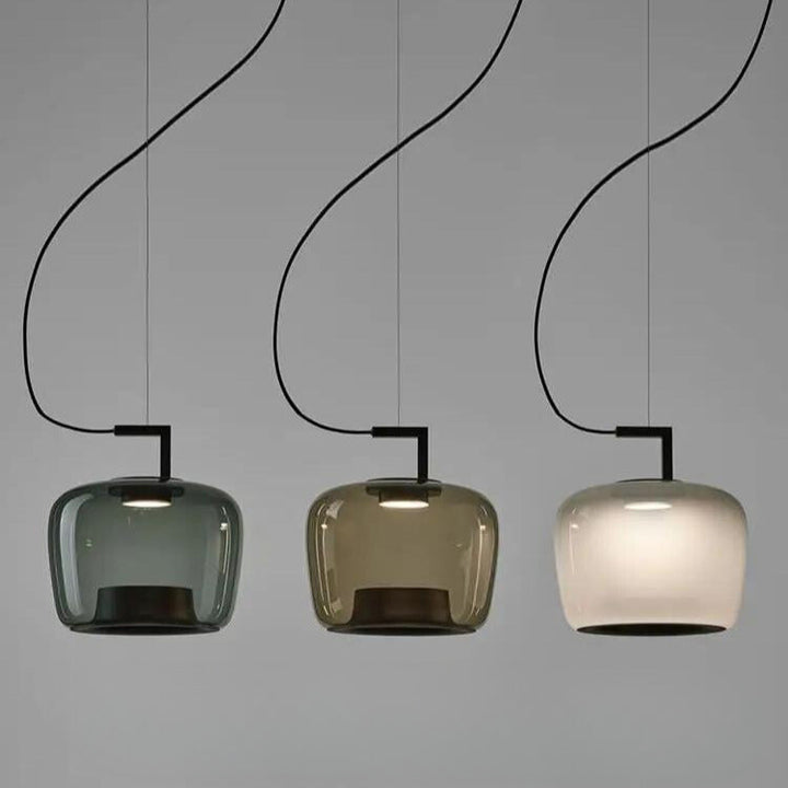 Designerska lampa sufitowa, smukły design. Nowoczesna lampa wisząca idealna do jadalni.