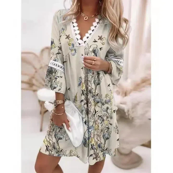 Elegancka sukienka boho damska, haftowana, dekolt V. Casualowa moda wakacyjna.