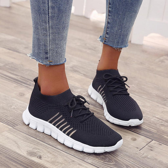 Komfortowe damskie sneakersy wsuwane, lekkie obuwie codzienne dla kobiet ceniących wygodę.