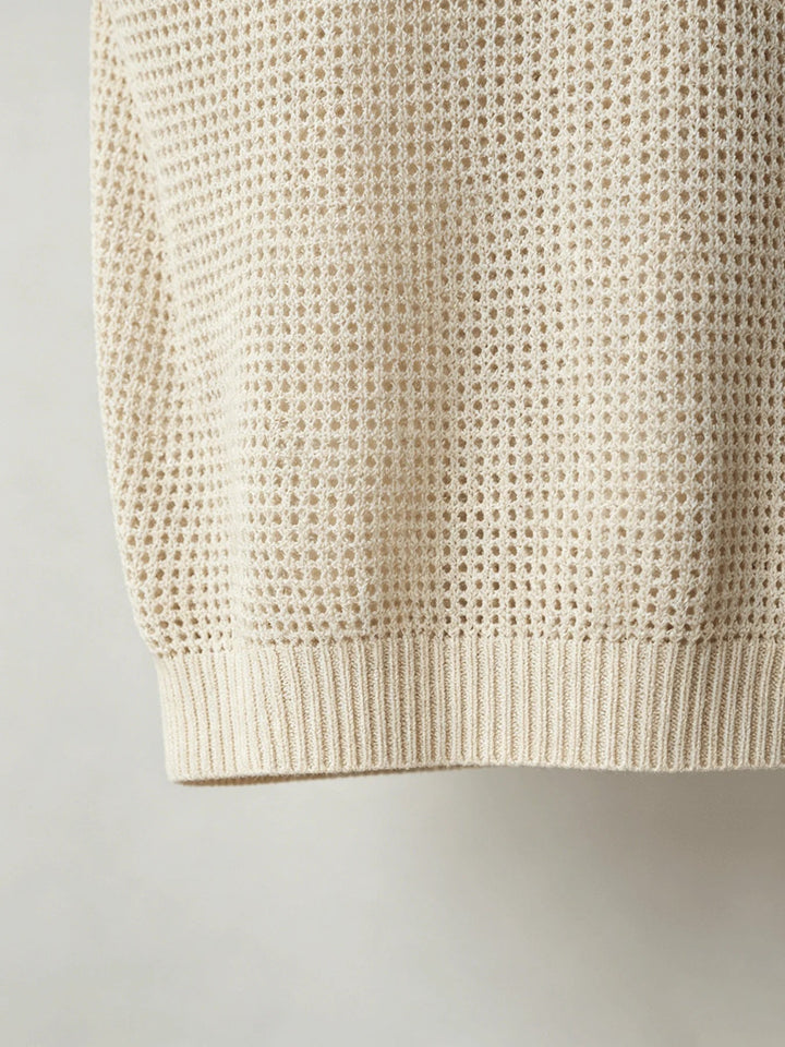 Lekka męska koszulka polo bez rękawów. Oferuje swobodę ruchów i komfort na letnie dni. Moda męska.
