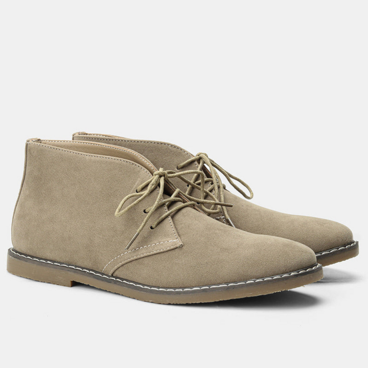 Męskie buty chukka, klasyczne, eleganckie obuwie casualowe, idealne do jesiennych stylizacji.