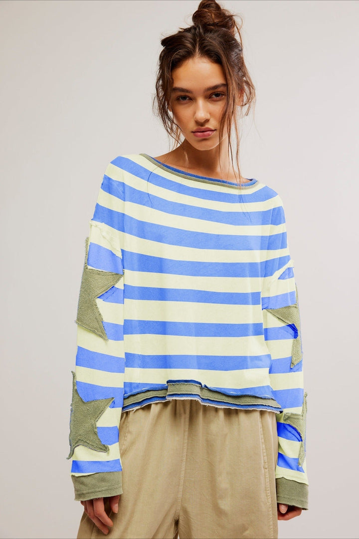 Damska bluza oversize z kontrastową gwiazdą. Idealna na jesień i wiosnę, zapewnia swobodny styl.