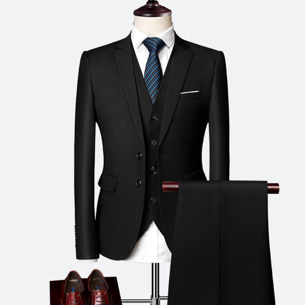 Modny garnitur męski slim fit trzyczęściowy. Elegancki zestaw z kamizelką na ślub i specjalne okazje.
