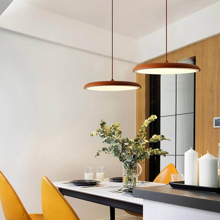 Minimalistyczne oświetlenie LED. Nowoczesna lampa wisząca, idealna do jadalni.