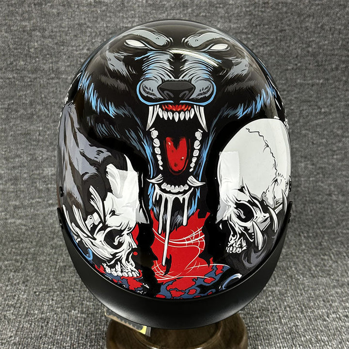 Kask motocyklowy unisex na głowie, idealny na skuter i chopper. Zapewnia bezpieczeństwo i styl miejski.