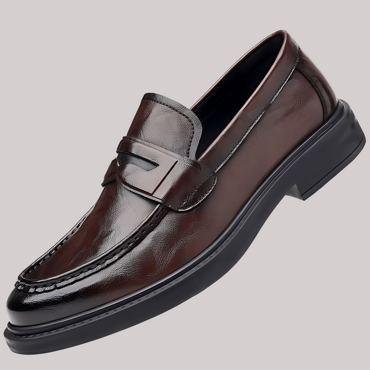 Casualowe mokasyny męskie. Stylowe buty na wiosnę i lato, idealne na każdą okazję, w kolorze brązowym.