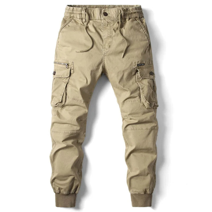 Męskie spodnie joggery cargo w stylizacji streetwear. Wygodne spodnie utility z kieszeniami, miejski styl.