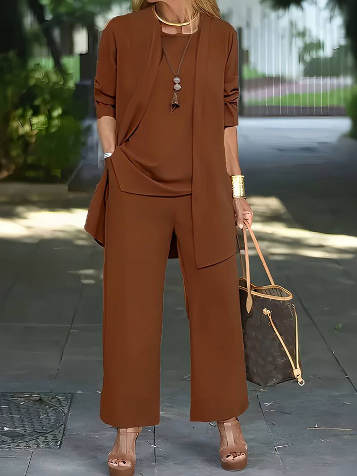 Damski komplet trzyczęściowy: stylowy kardigan, eleganckie spodnie, bluzka. Modny wybór na każdą okazję.
