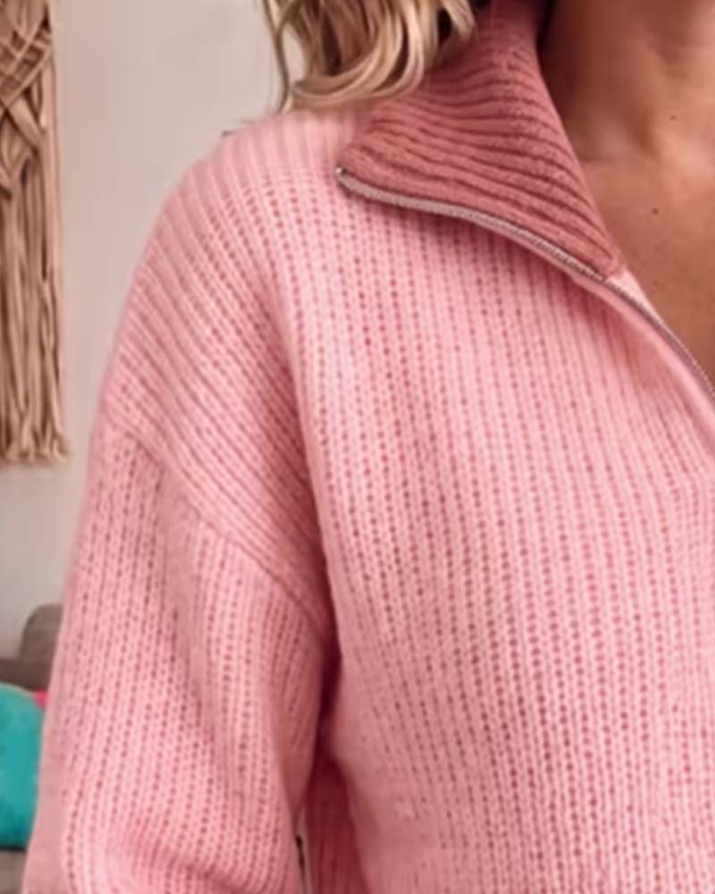 Różowy męski sweter z zamkiem, długim rękawem, kołnierzem. Modny wzór blokowy na jesień i zimę.