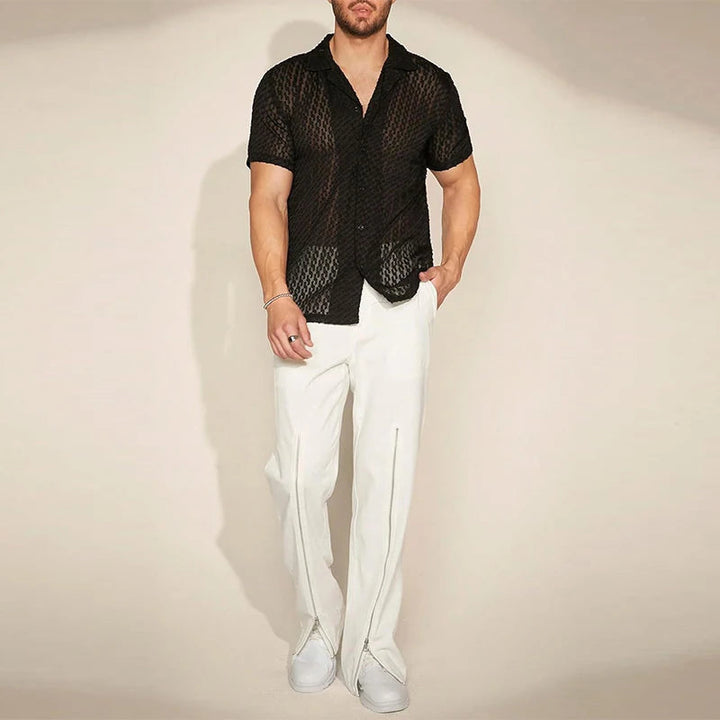 Letnia czarna koszula męska slim fit, krótki rękaw. Must-have w modzie męskiej, komfortowa i elegancka.