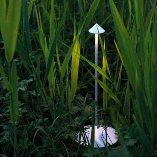 Lampa stołowa LED zapewniająca jasne, energooszczędne oświetlenie. Idealna do pracy i relaksu.