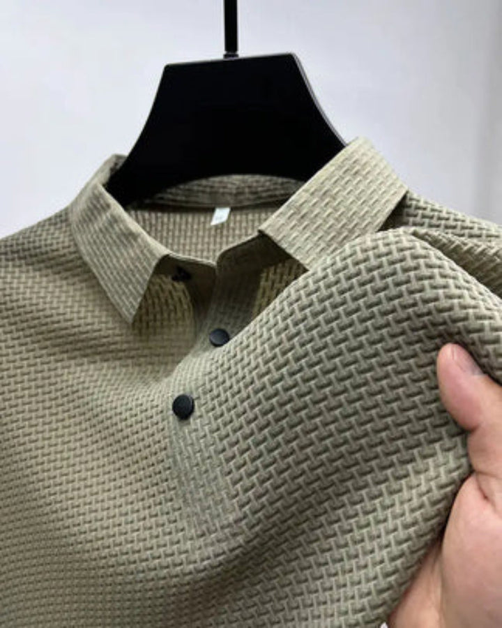 Dopasowana męska koszulka polo slim-fit. Podkreślająca sylwetkę, nowoczesny design, hit letniej mody męskiej.
