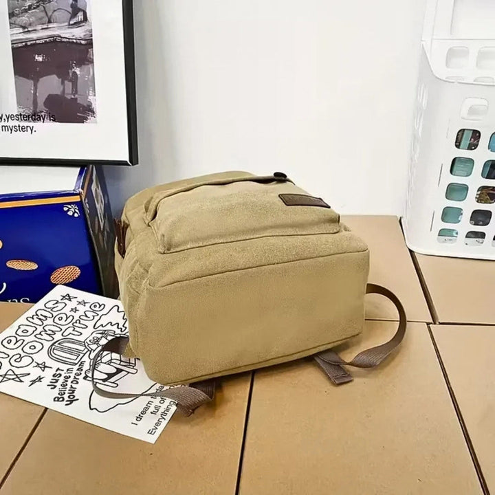 Nowoczesny miejski plecak na laptopa z eleganckim designem, pasujący do różnych stylizacji.