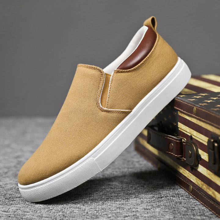 Uniwersalne męskie sneakersy slip-on Lennard, pasujące do stylizacji casual i letnich outfitów.