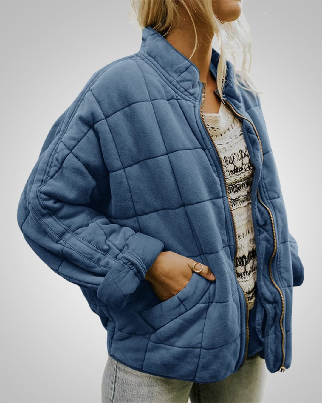 Swobodna, oversize’owa kurtka damska. Idealna na wiosenne i jesienne dni. Modny krój casualowy zapewnia wygodę.
