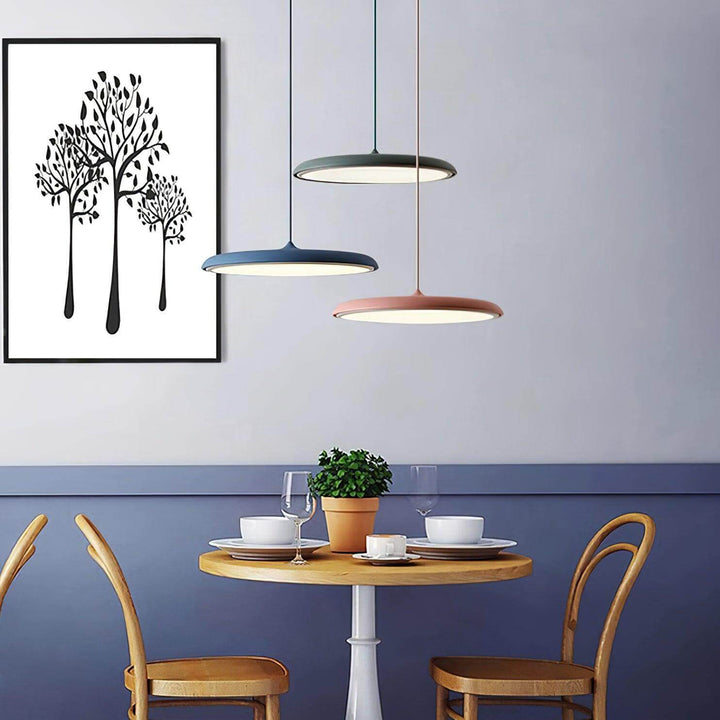 Designerska lampa wisząca LED. Nowoczesna dekoracja sufitowa do sypialni. Akryl i metal.