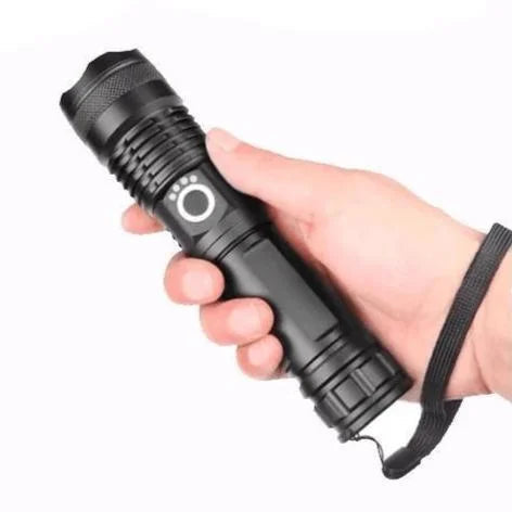 Wydajna latarka LED XHP50.2 z zoomem i 90000lm. Doskonała do turystyki, outdoor, camping i codziennego użytku.