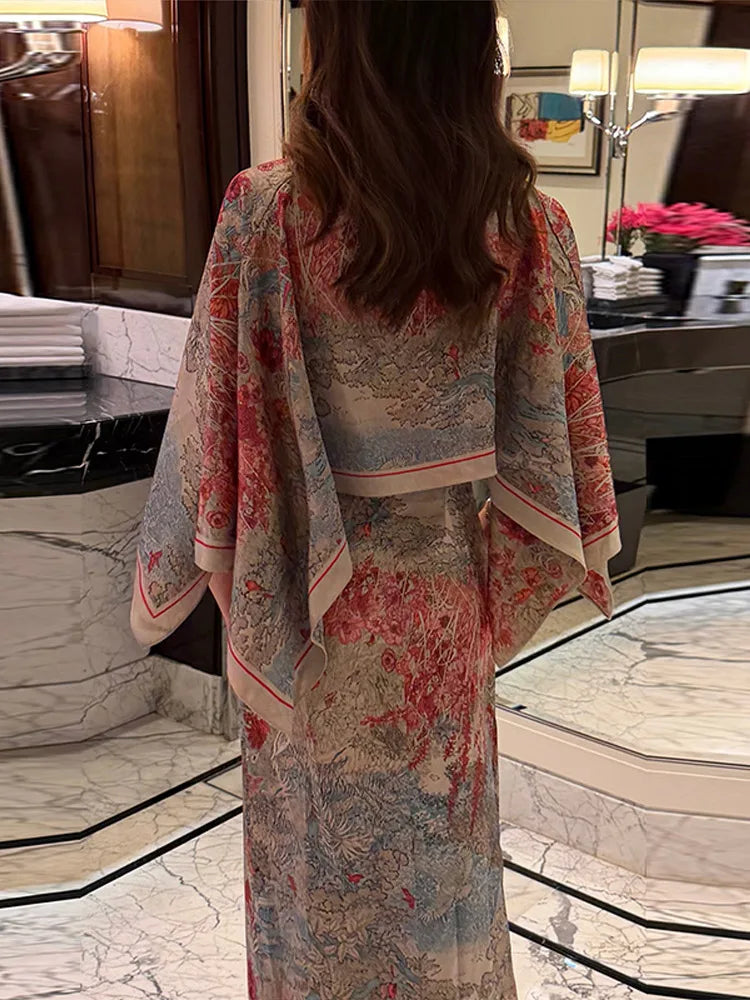 Wyjątkowa sukienka maxi dla kobiet, kwiatowa. Zjawiskowa peleryna i szal. Idealna na eleganckie przyjęcia.