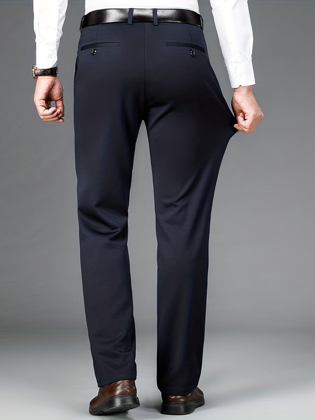 Eleganckie męskie spodnie smart casual. Fason regular fit, prosta nogawka, wygodne, idealne do biura, poliester.