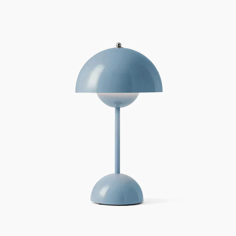 Elegancka lampa stołowa LED, ciepłe światło. Oświetlenie dekoracyjne, do nowoczesnych wnętrz, styl retro.