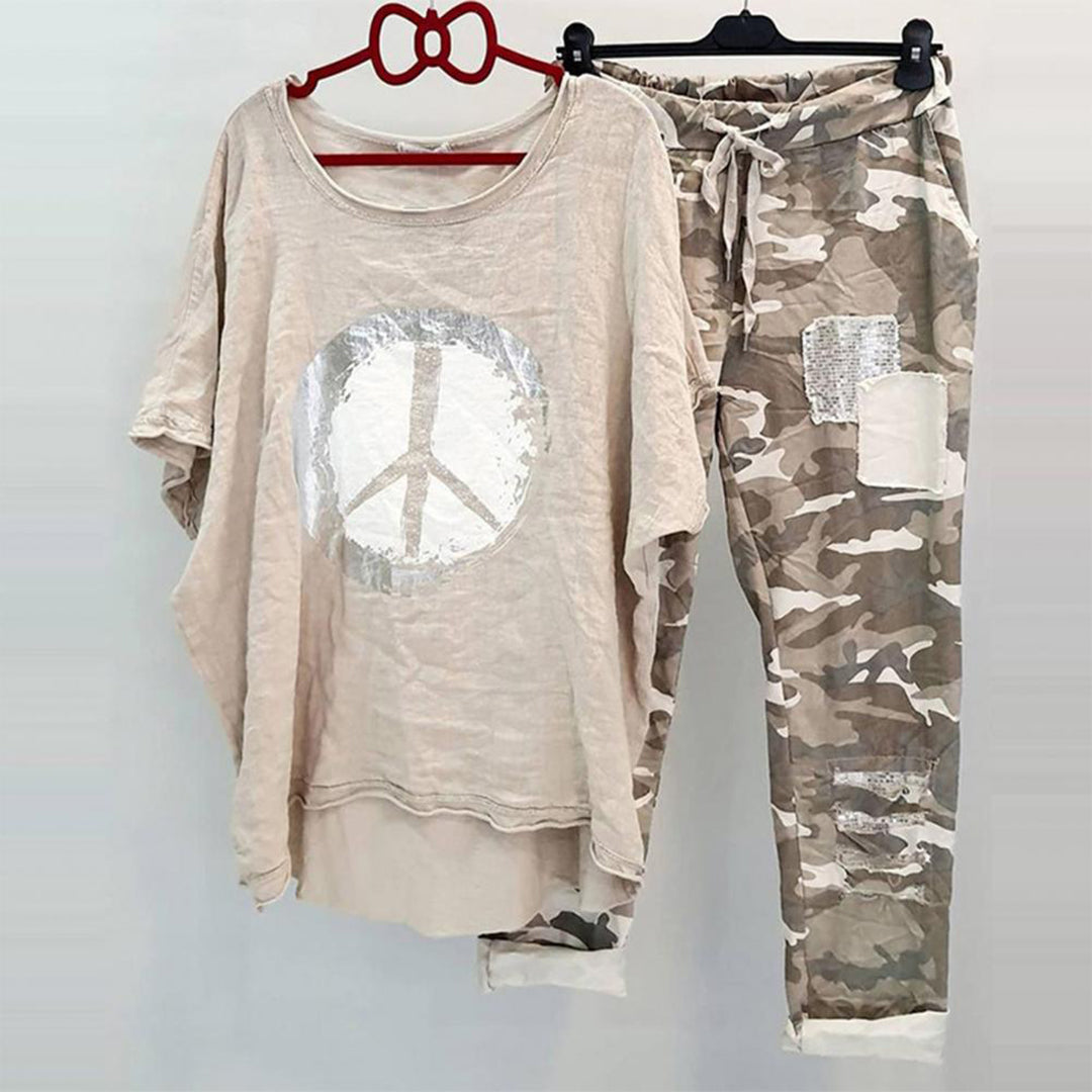 Stylowy komplet damski z t-shirtem i casualowymi spodniami. Wygodna odzież na wiosnę i lato.