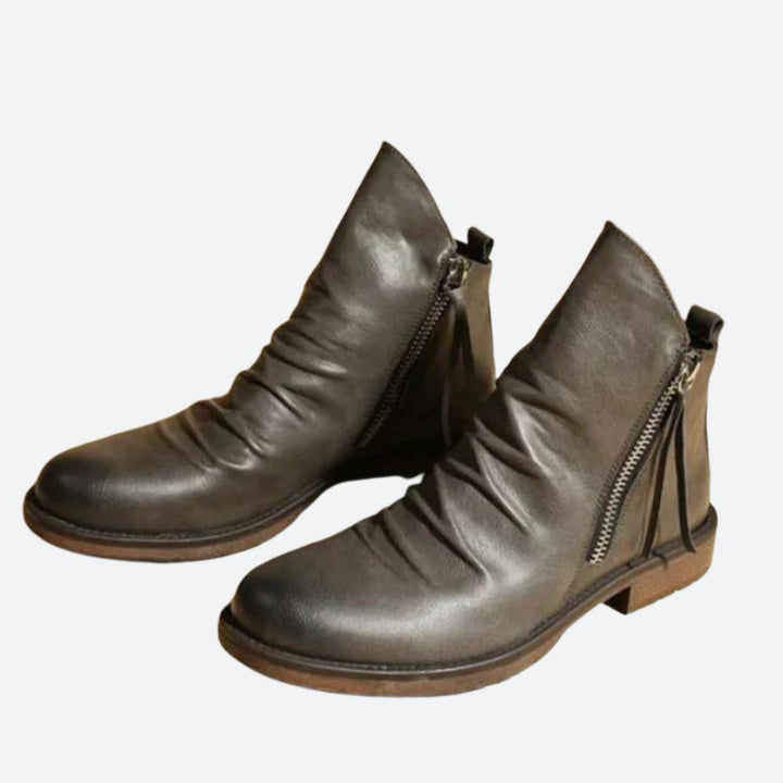 Eleganckie męskie botki zapinane na zamek, modne buty na jesień/zimę. Wygodne obuwie do stylizacji.