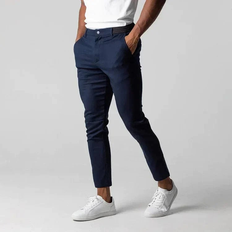 Męskie chinosy stretch slim fit, idealne na co dzień. Wygodne bawełniane spodnie męskie do casualowych stylizacji.