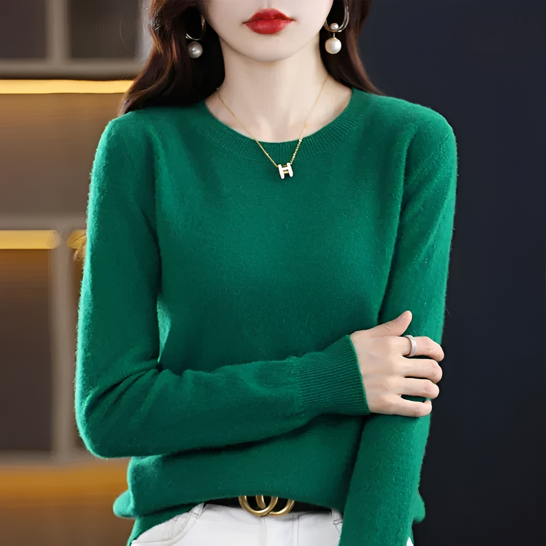 Modny jesienny sweter damski, klasyczny, ciepły. Idealny dla eleganckich stylizacji jesień-zima.