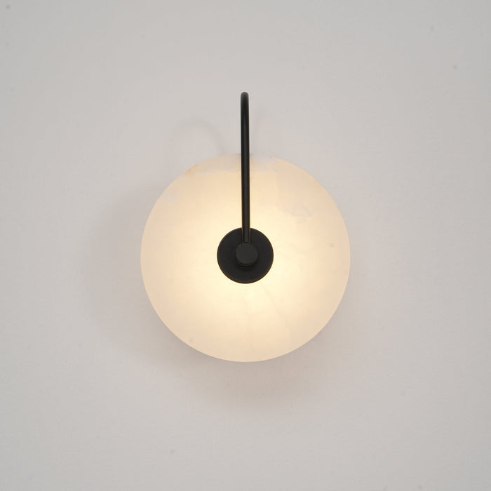 Nowoczesna lampa ścienna LED z alabastrem, stylowa i energooszczędna dekoracja.