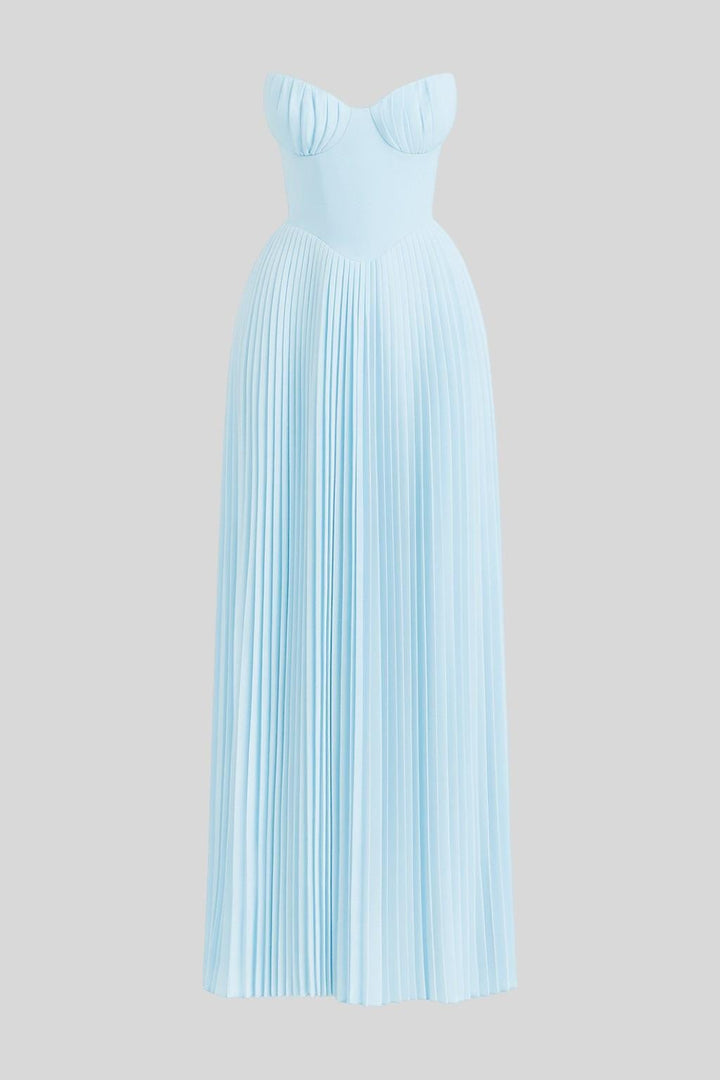Zwiewna długa sukienka maxi damska na lato. Modna, elegancka sukienka letnia, idealna na upalne dni.