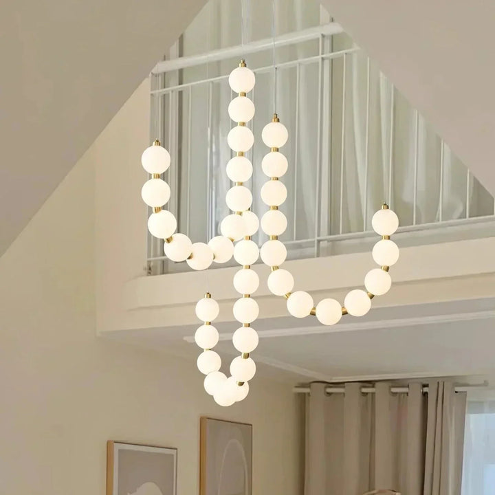 Luksusowy żyrandol kryształowy, elegancka lampa wisząca do salonu lub jadalni, oświetlenie dekoracyjne.